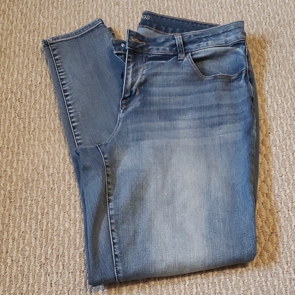 Maurices Blue Skinny Jeans Modern Wash - Picture 1 of 5
